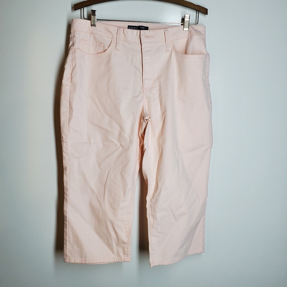 Rider Lee Mid Rise Capri Light Pink Women.  Size 12 M